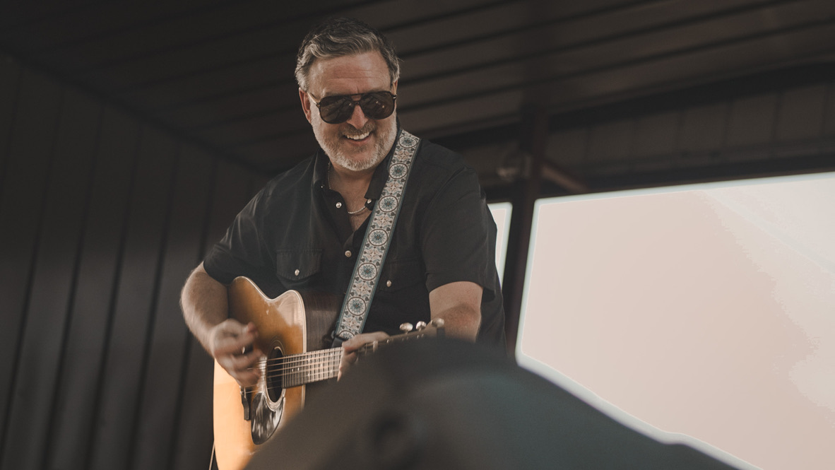 Lance Medlin performing live